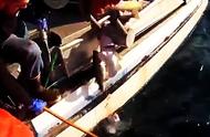 深海钓鱼的乐趣：国外渔夫的串钩冒险
