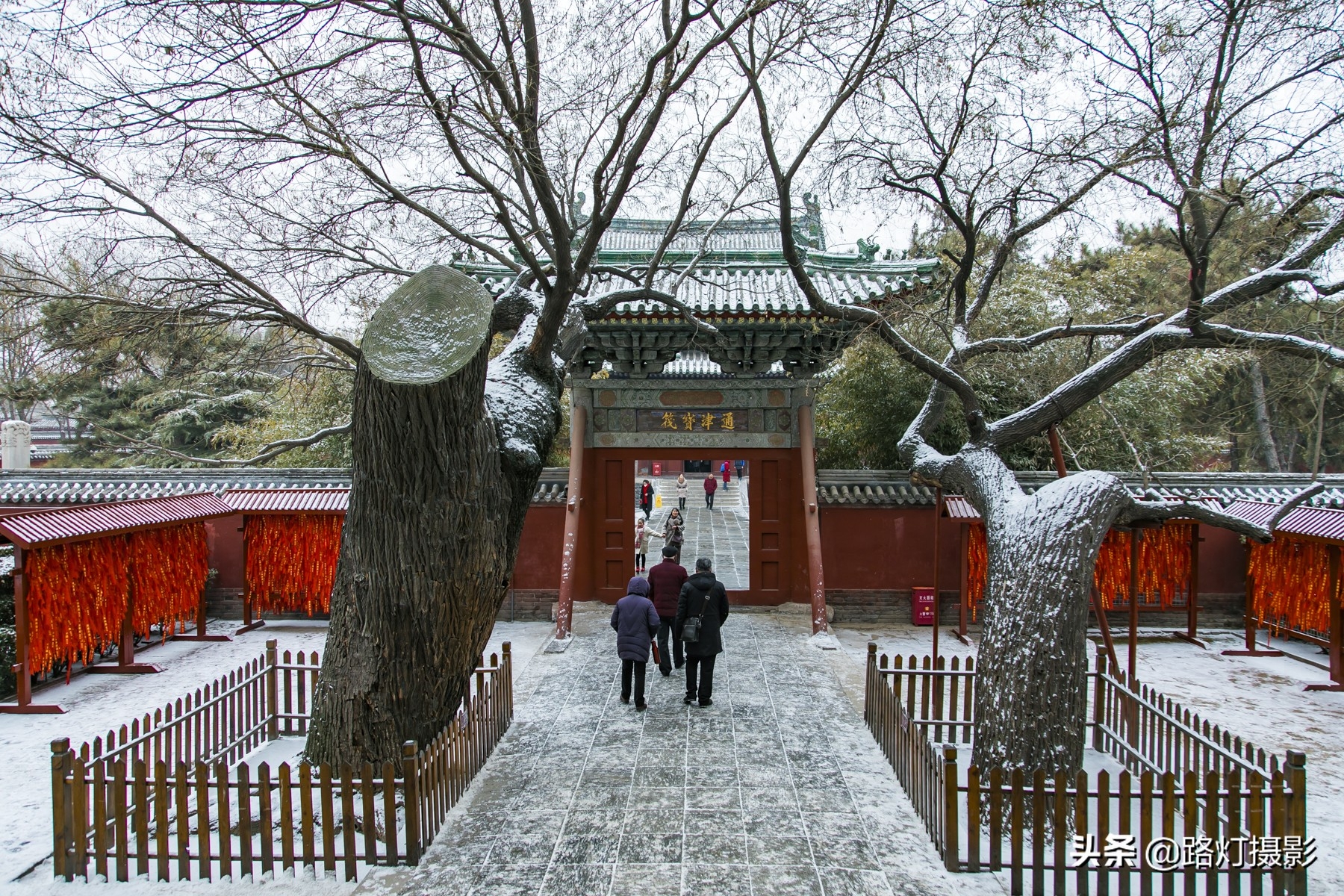 国内最高大的铜铸观音菩萨像，由赵匡胤敕令建造，距今已有一千年